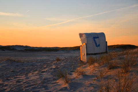 Strandkorb in der Abendsonne